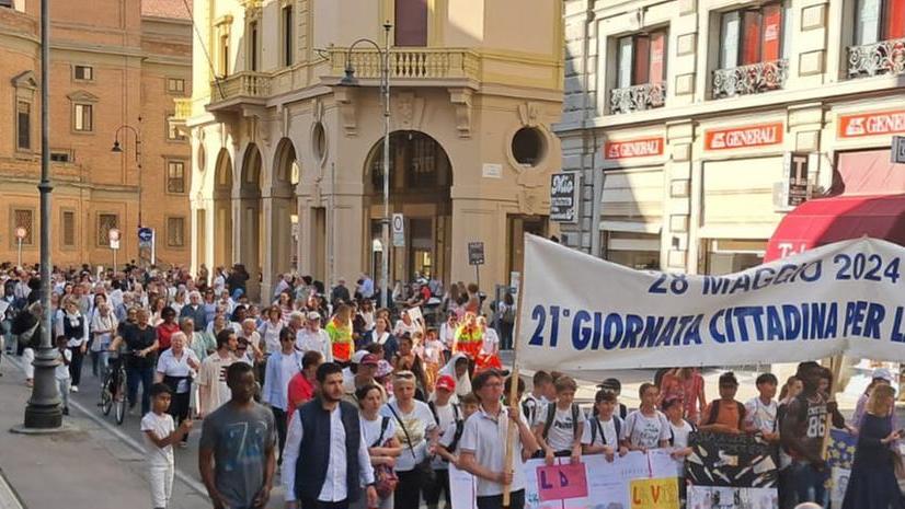 Livorno, giornata della pace: dalla mamma di Willy a quella di Denny. Ecco i racconti di donne ferite e coraggiose