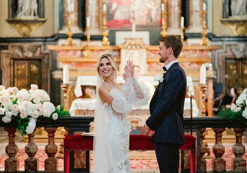 
	Un momento della cerimonia (foto da Instagram)

