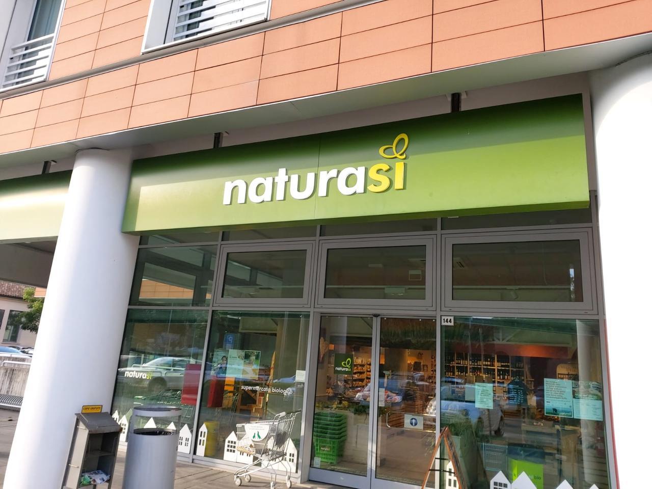 Modena, svuotano la cassa al negozio NaturaSì