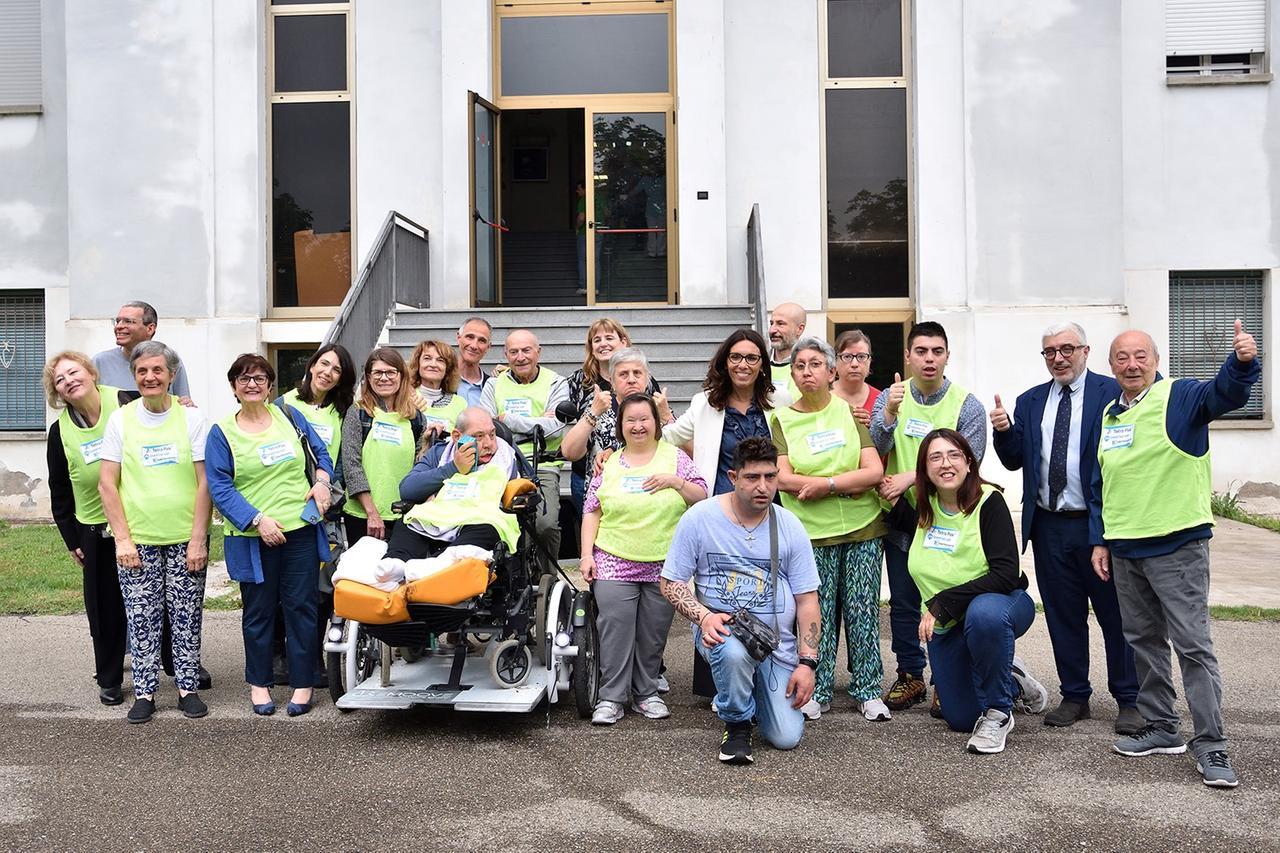 Modena, i dipendenti della Tetrapak donano una bici per disabili al Charitas