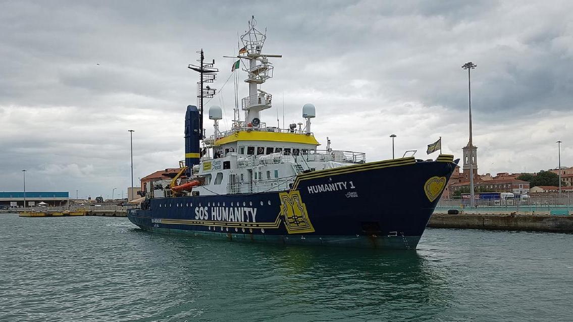 L'arrivo di "Humanity 1" in porto a Livorno