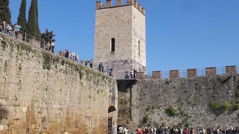 Le mura con i turisti