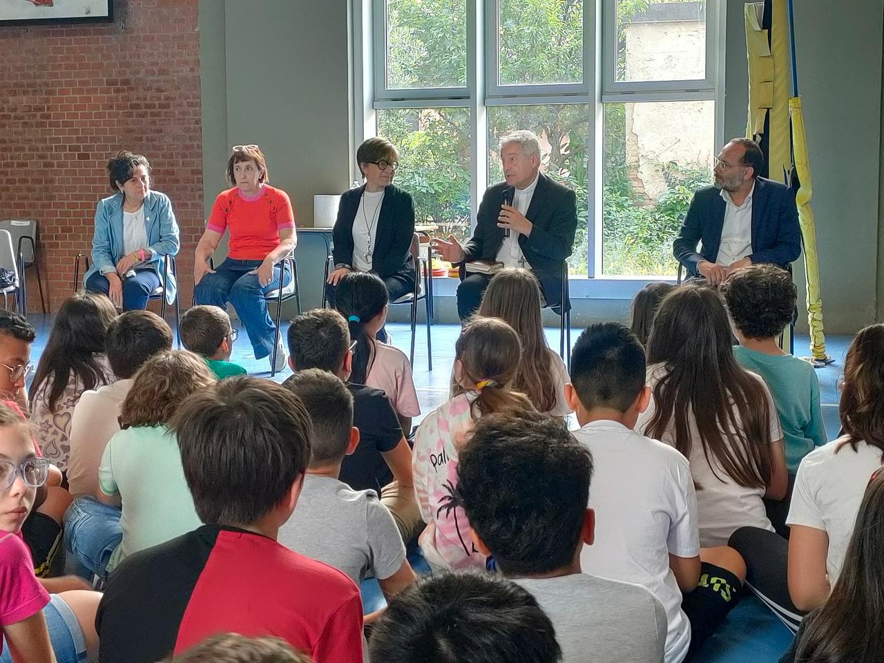 
	Il vescovo Giovanni Nerbini e l'imam Izzedin Elzir alla scuola elementare Ciliani

