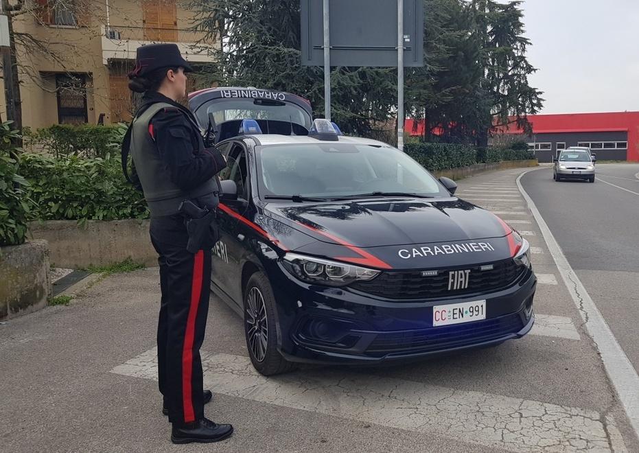 
	Carabinieri durante un controllo (foto di archivio)

