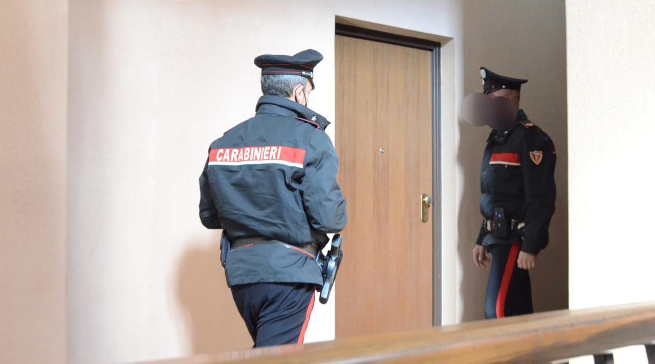 Aggressione, rapina e ricettazione: arresti domiciliari e braccialetto elettronico per un ventenne di Cagliari