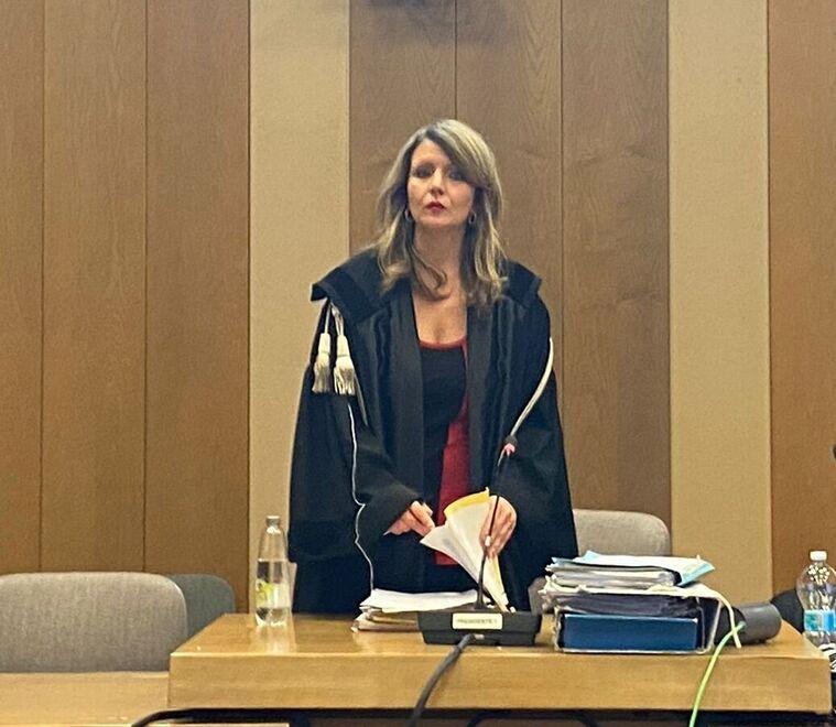 Entra in casa e ruba i tortellini: «La ladra filmata era mia cognata»