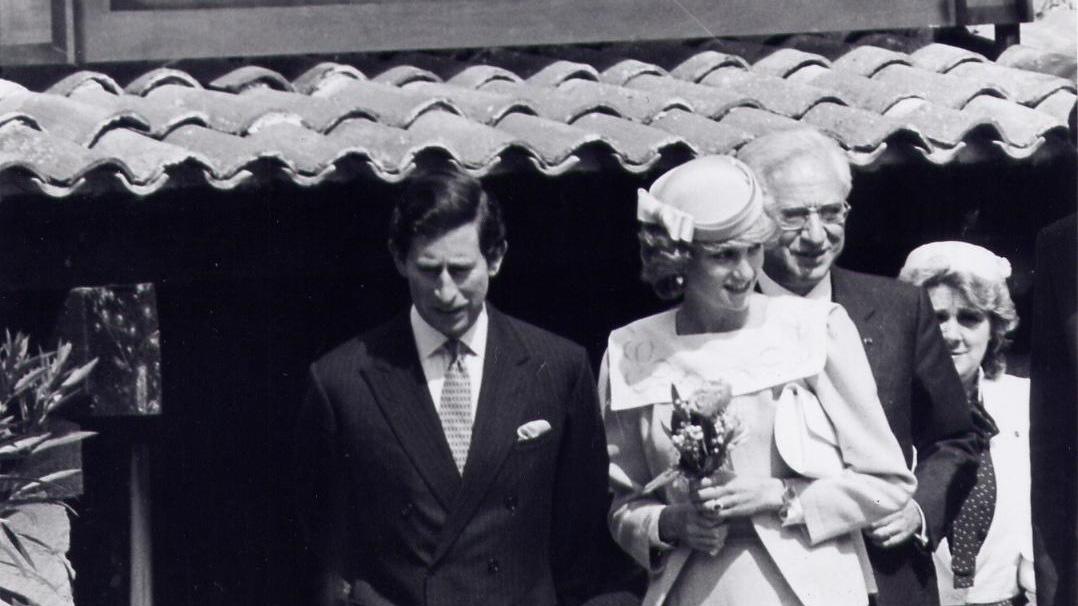 Carlo e Diana a Porto Rotondo nel 1985 (foto Gavino Sanna)