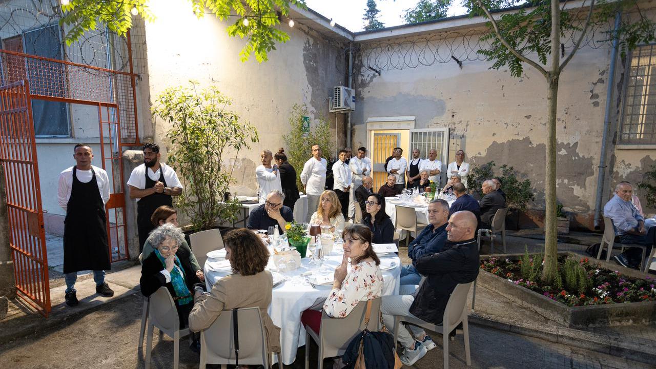 “A cena dentro”, il ristorante dove gli chef sono i detenuti