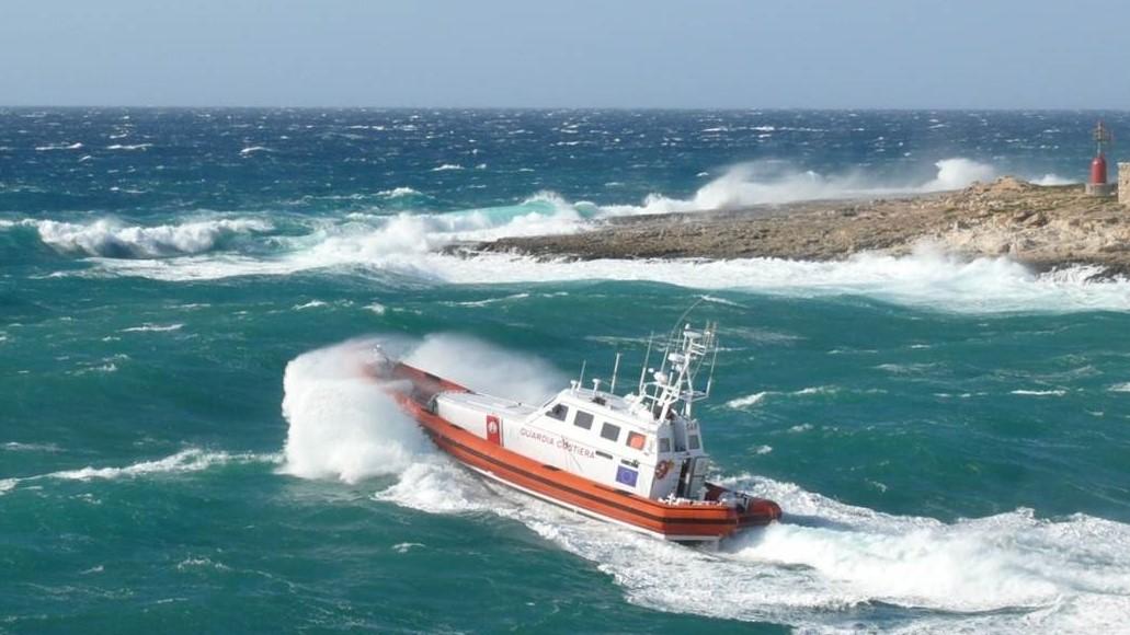 Aglientu, muore annegato mentre fa kitesurf con il mare mosso