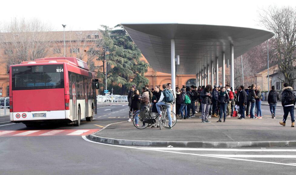 Studente aggredito all’ex caserma Zucchi: ora il liceo Moro è pronto a mobilitarsi