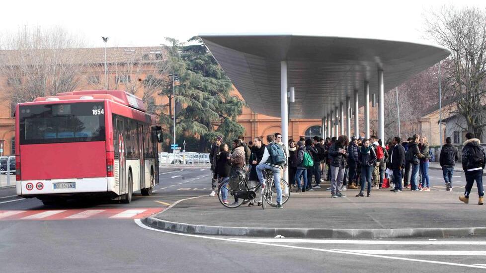 Studente aggredito all’ex caserma Zucchi: ora il liceo Moro è pronto a mobilitarsi