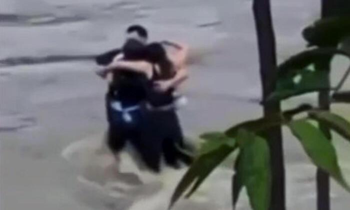 L’ultimo abbraccio nella piena: chi sono i tre giovani dispersi nel fiume Natisone – Video