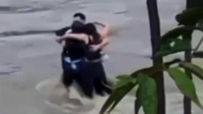 L’ultimo abbraccio nella piena: chi sono i tre giovani dispersi nel fiume Natisone – Video