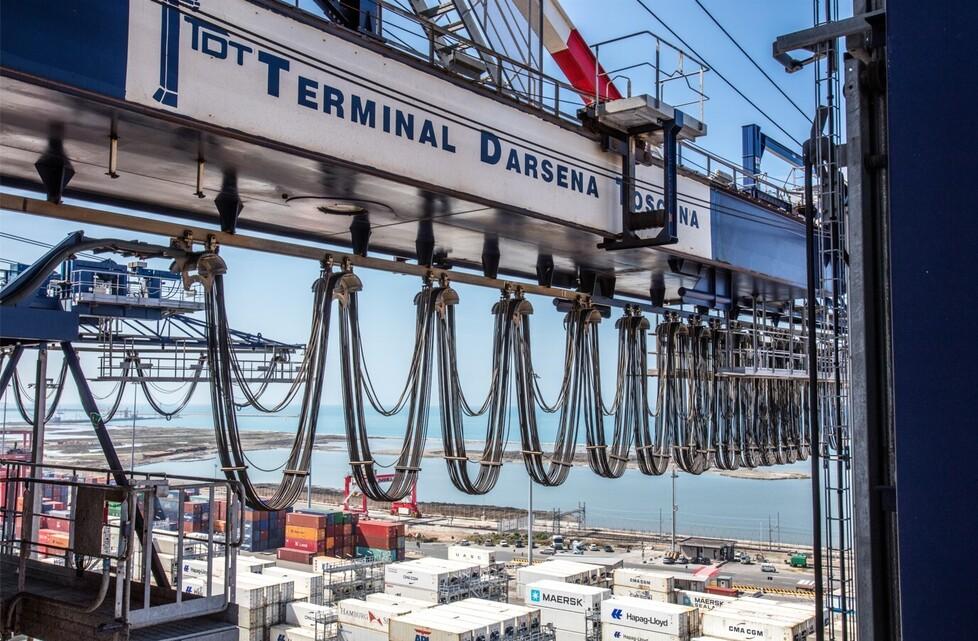 Auto nuove in Darsena Toscana: in porto a Livorno soffiano venti di “guerra”