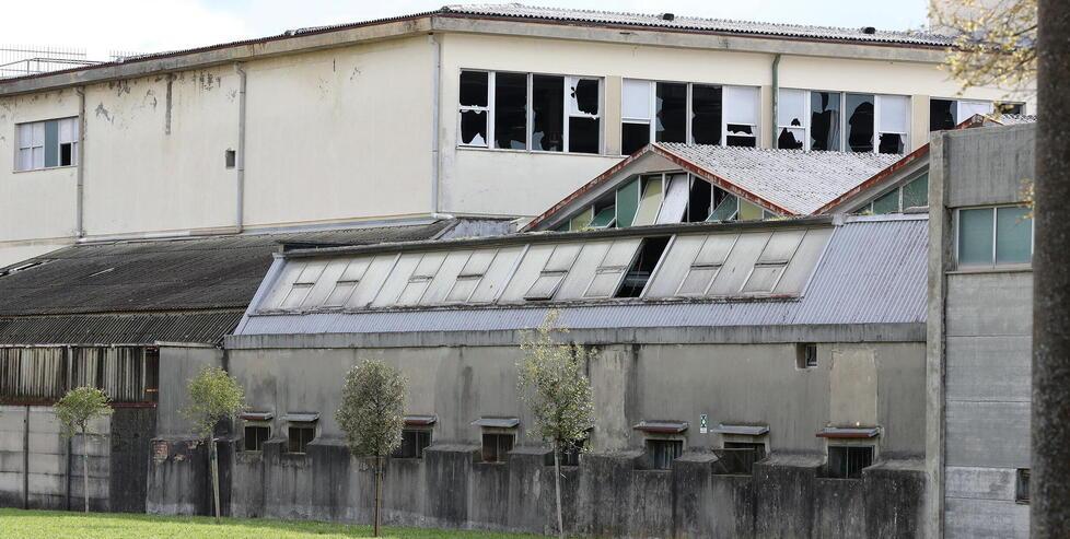 Un’immagine dell’ex fabbrica tra via Tevere e via Volturno in zona sud (foto Nucci)