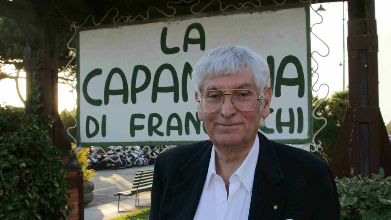 Gherardo Guidi davanti alla sua Capannina