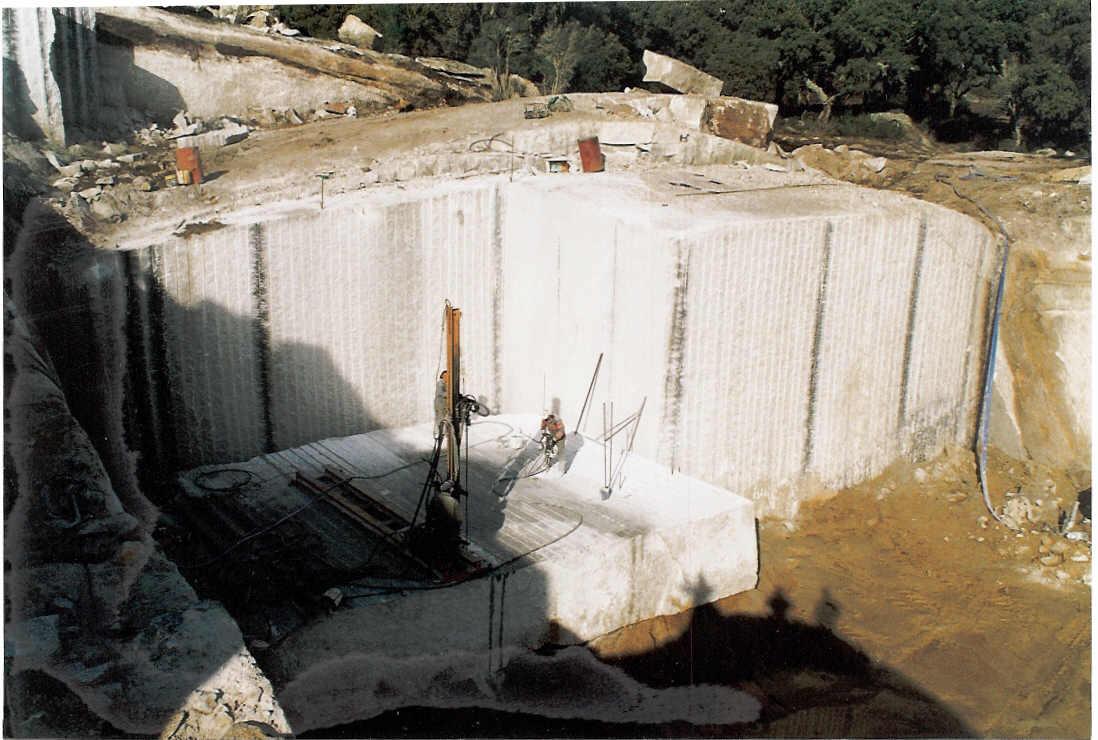 Il ministro Adolfo Urso: «Presto la riapertura delle miniere», occhi puntati sulla Sardegna