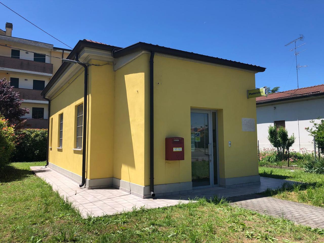 Mirandola, entrano con la pistola e rapinano l’ufficio postale di Mortizzuolo