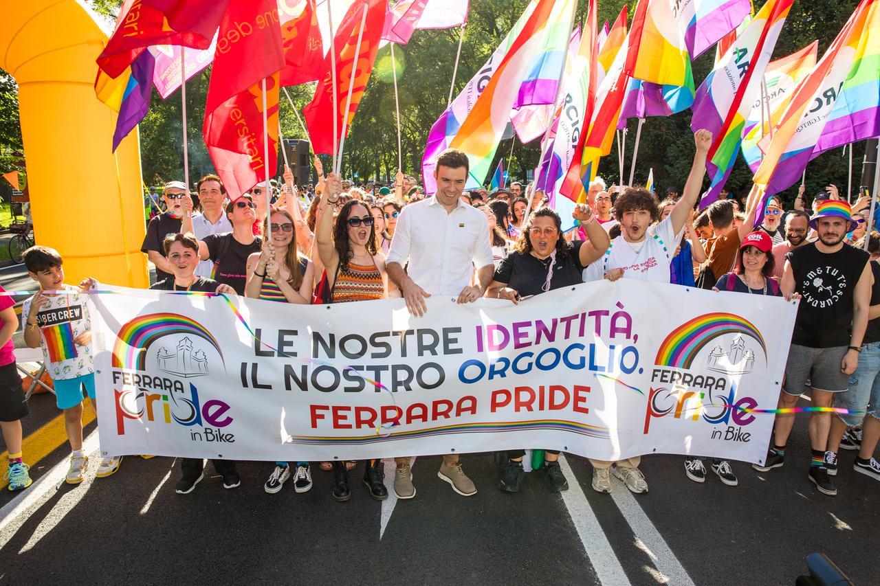 Ferrara, la grande festa del Pride in Bike