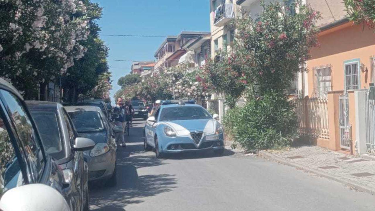 
	La volante della polizia in via Vespucci

