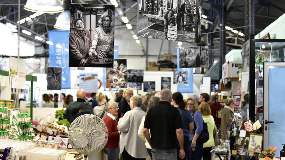 Scorci del mercato coperto (fotoservizio Paolo Barlettani)