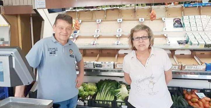 Pontelagoscuro, Graziella e Gabriele salutano: chiude l’ortofrutta Gambetti