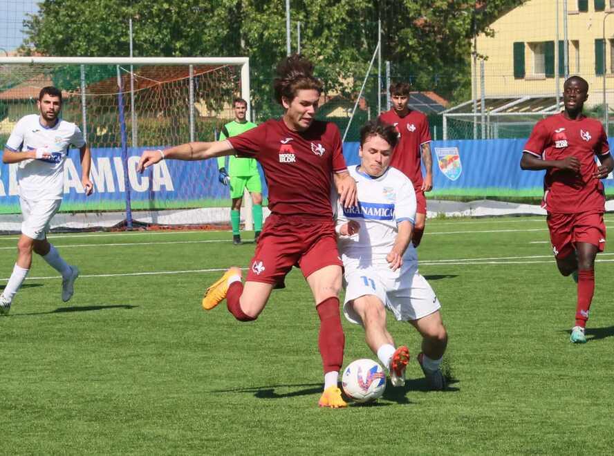 Un’azione di gioco della sfida di andata a Granarolo contro il Granamica, vinta dalla Zenith Prato per 3-1