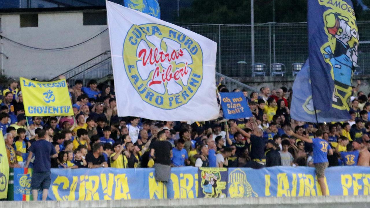 La coreografia dei tifosi azzurri
