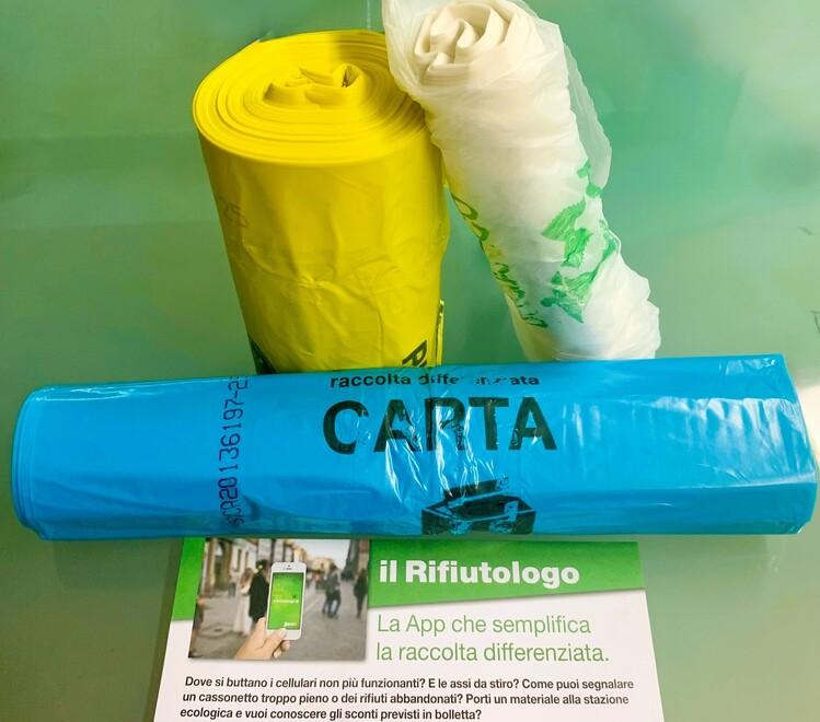 A Modena i sacchi della raccolta rifiuti differenziata verranno distribuiti anche da tabaccherie ed edicole<br type="_moz" />
