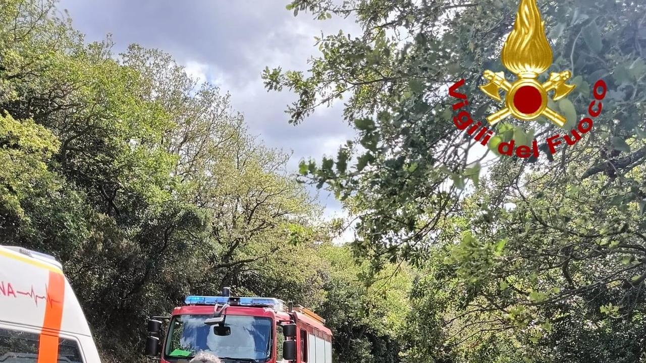 Ozieri, cade dalla moto sulla 128 bis: centauro trasportato in ospedale a Sassari