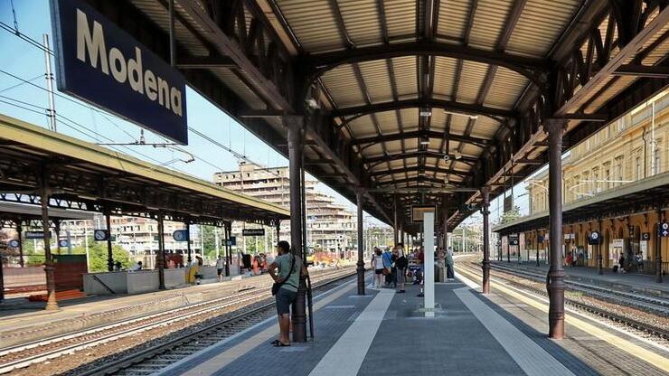 Caos trasporti: l’odissea di una modenese nel giorno nero dei treni