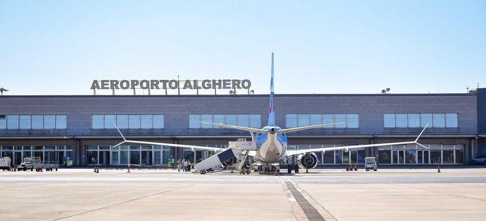 Continuità aerea su Alghero, è scontro politico sull'aeroporto e sui voli