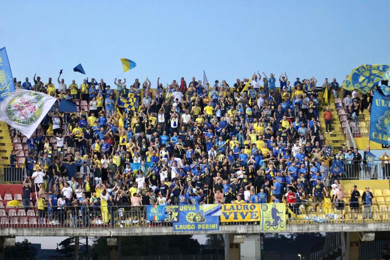 
	I tifosi della Carrarese a Benevento

