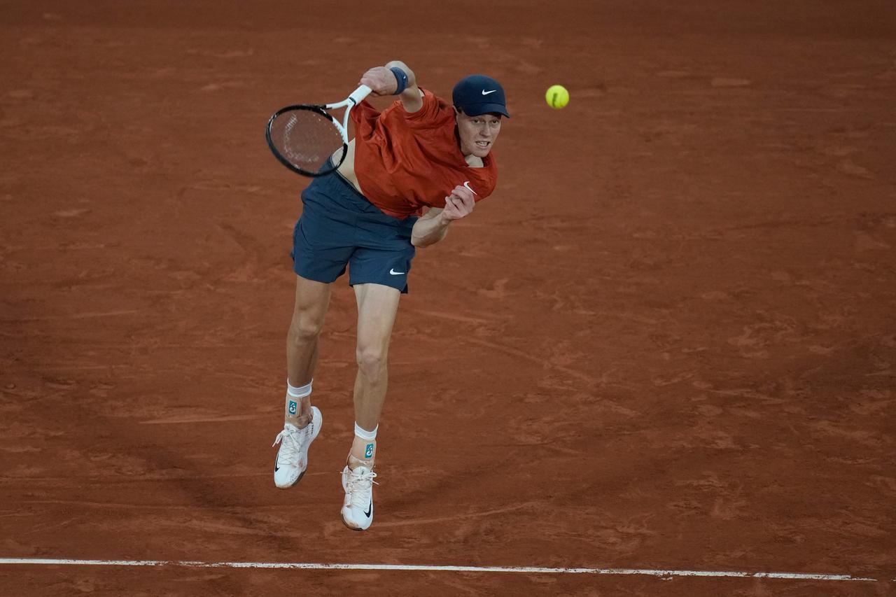 Sinner batte Moutet: è ai quarti del Roland Garros