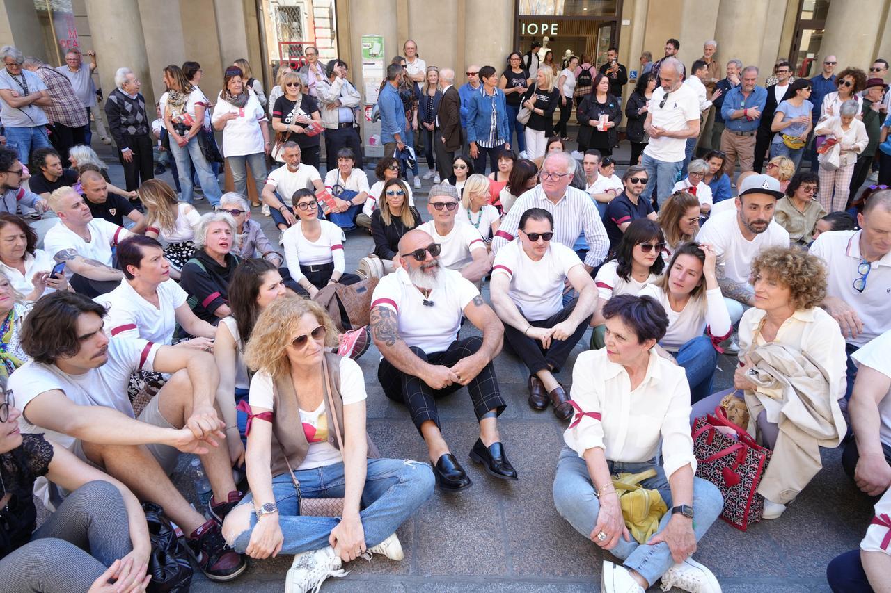 
	La prima iniziativa del gruppo Migiora-Re: il sit in in piazza Del Monte

