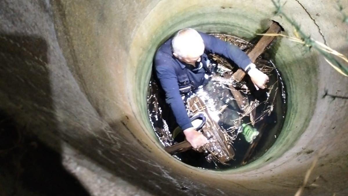 Cabras, disavventura per un cercatore di lumache: resta intrappolato in un pozzo per 15 ore