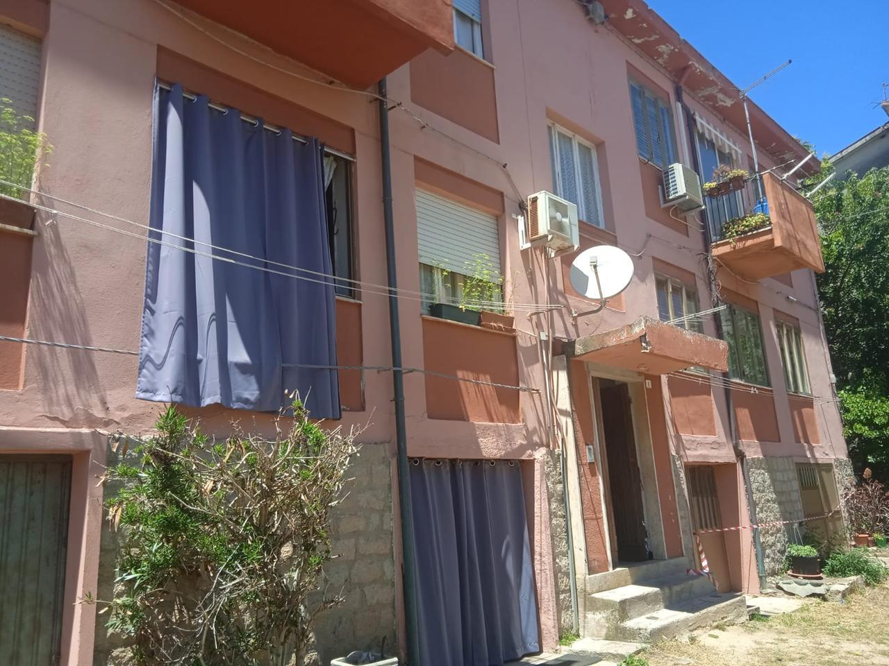 Tempio, crolla il tetto di una palazzina: stabile evacuato