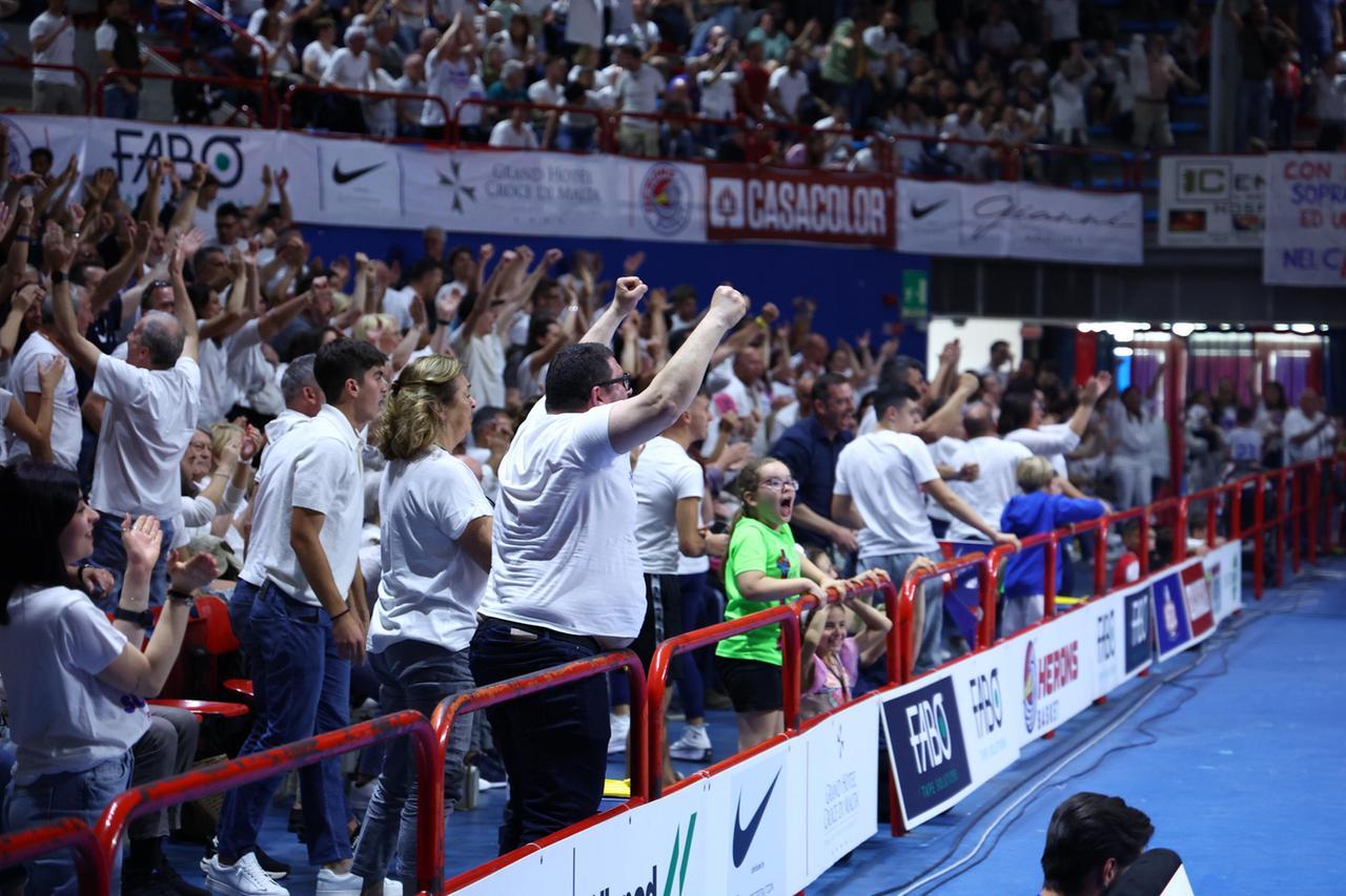 
	Il Palaterme gremito (foto Nucci/Innocenti)

