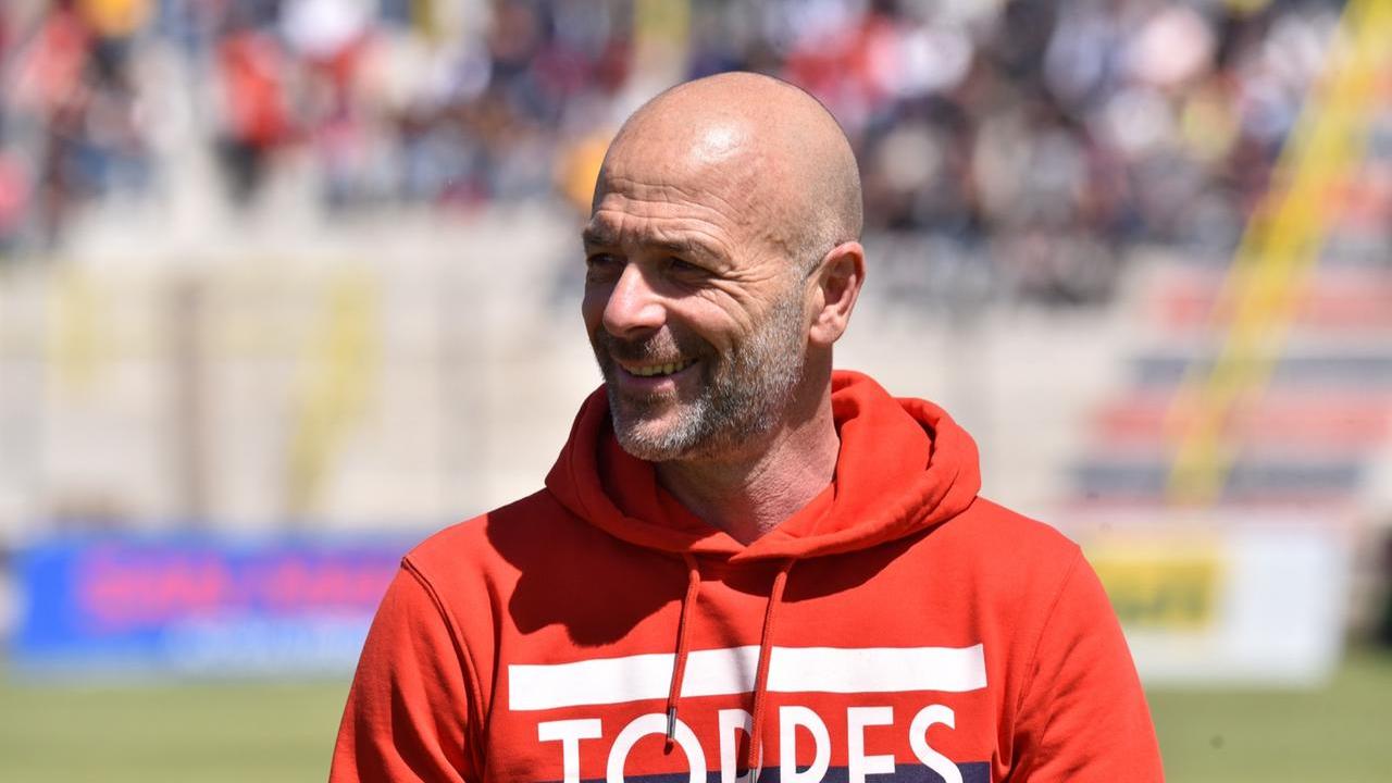 Alfonso Greco resta sulla panchina della Torres