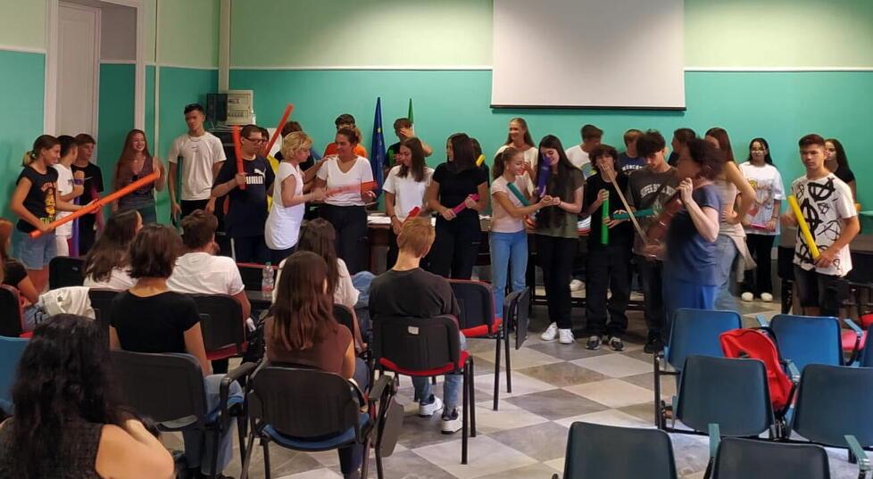 
	Gli studenti del liceo Niccolini Palli durante le attivit&agrave; della scorsa estate (foto autotizzata dalla scuola)


