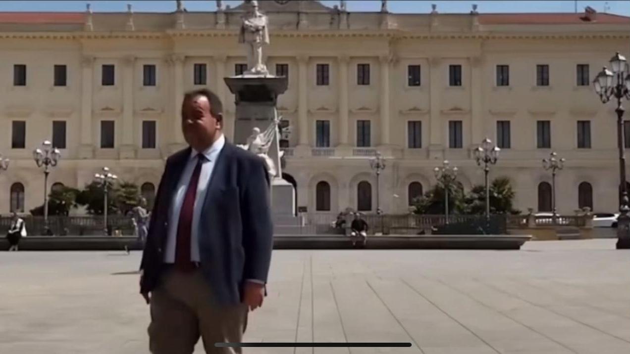 Spot elettorale di Gavino Mariotti con la voce “finta” di Fabri Fibra