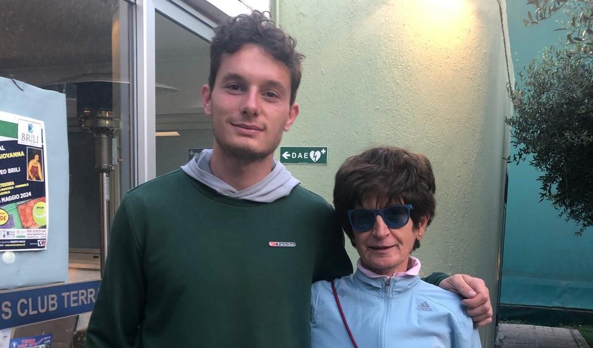 
	Filippo Tortu insieme a Gabriella Degortes dell'Atletica Olbia

