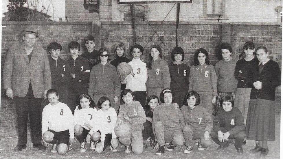 Un’immagine del 1964 con le prime tesserate