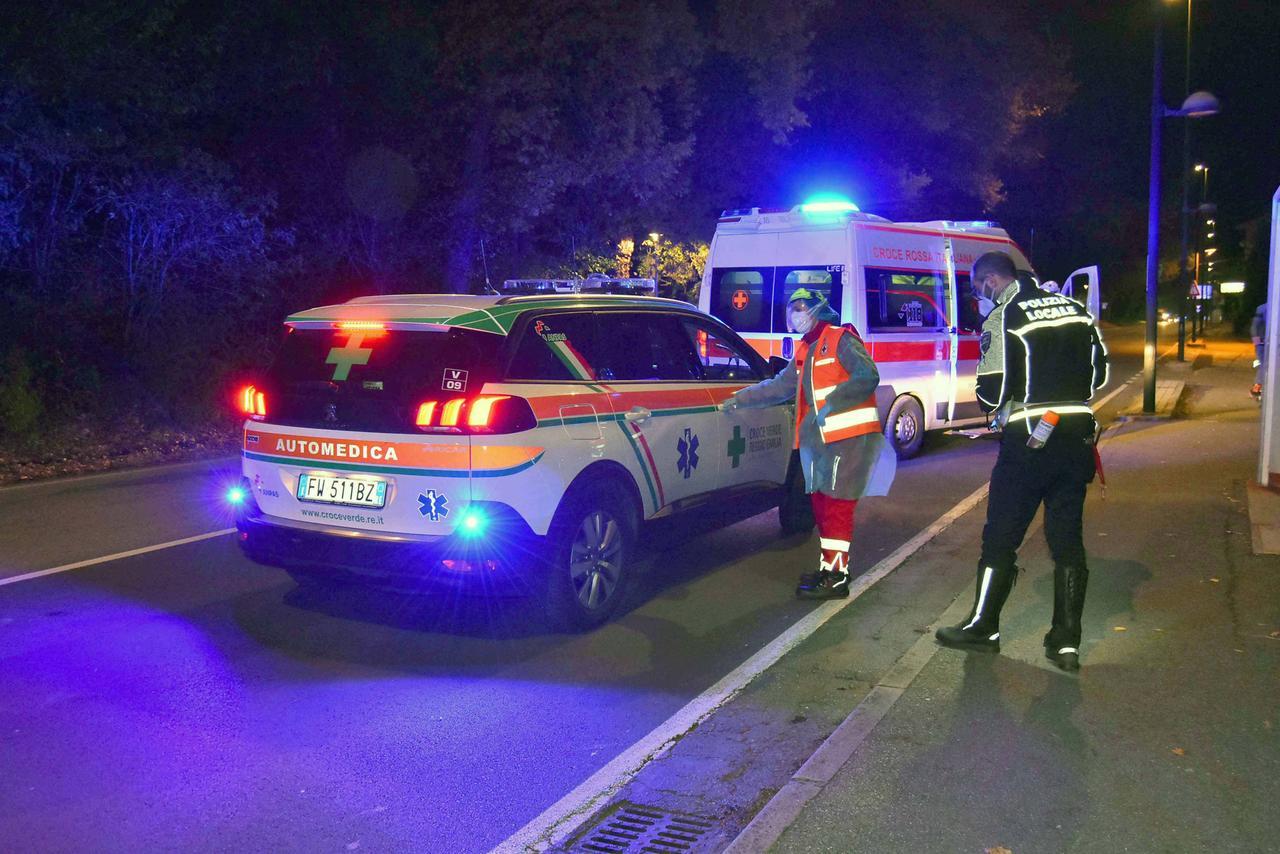 Schianto in auto, muore a 61 anni