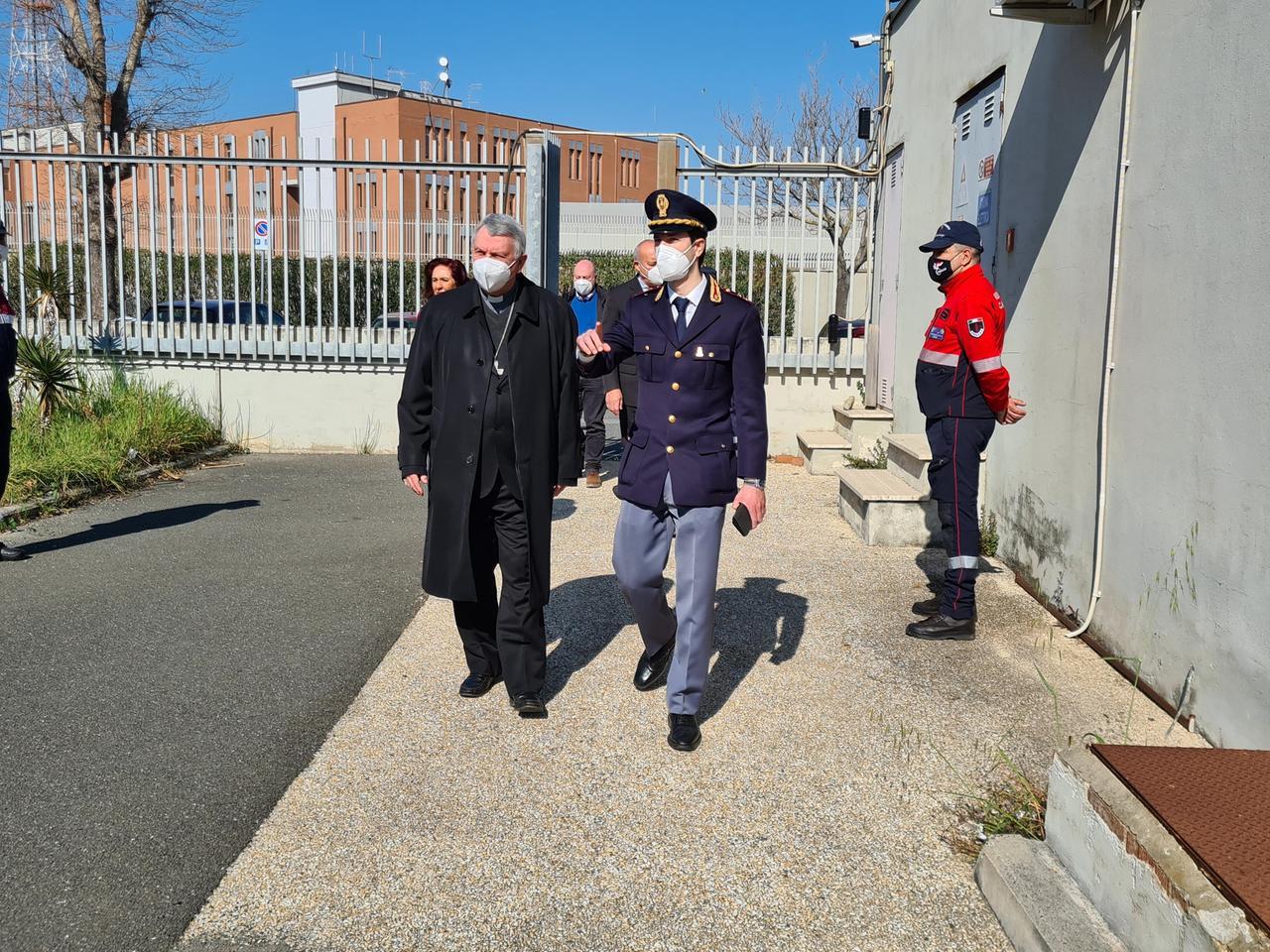 
	A destra il vicequestore aggiunto Claudio Cappelli, all'ingresso dell'ufficio immigrazione che guida&nbsp;

