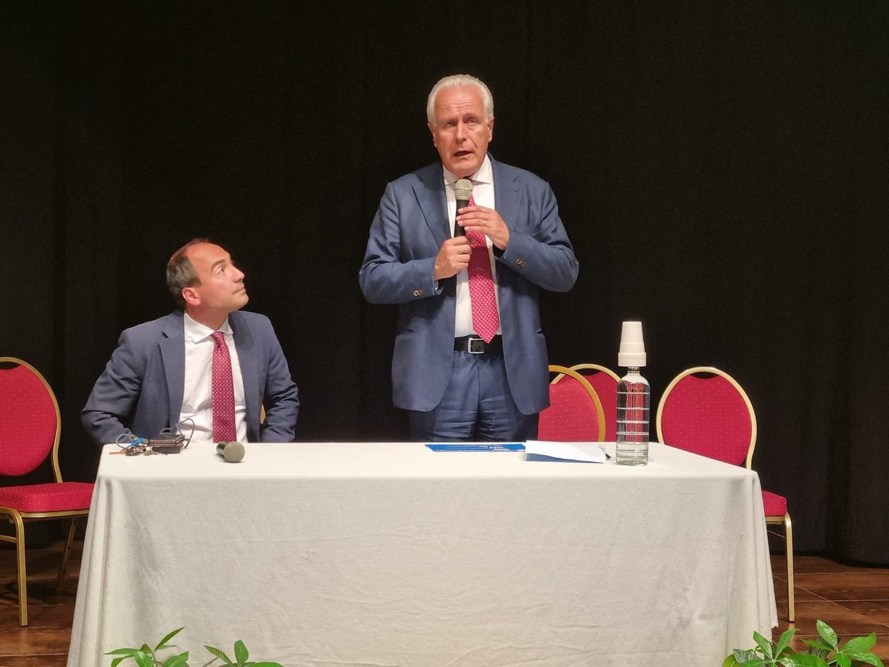 
	Il presidente Eugenio Giani insieme al sindaco di Montemurlo Simone Calamai

