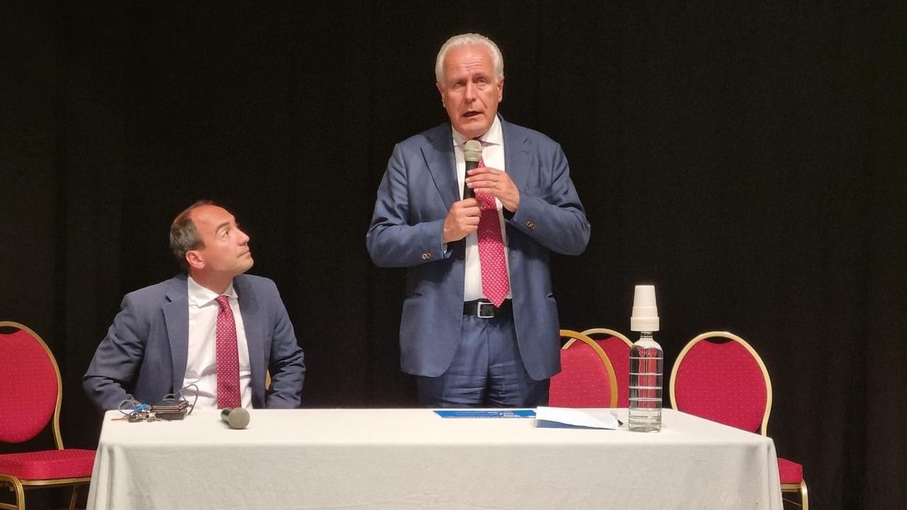 Il presidente Eugenio Giani insieme al sindaco di Montemurlo Simone Calamai
