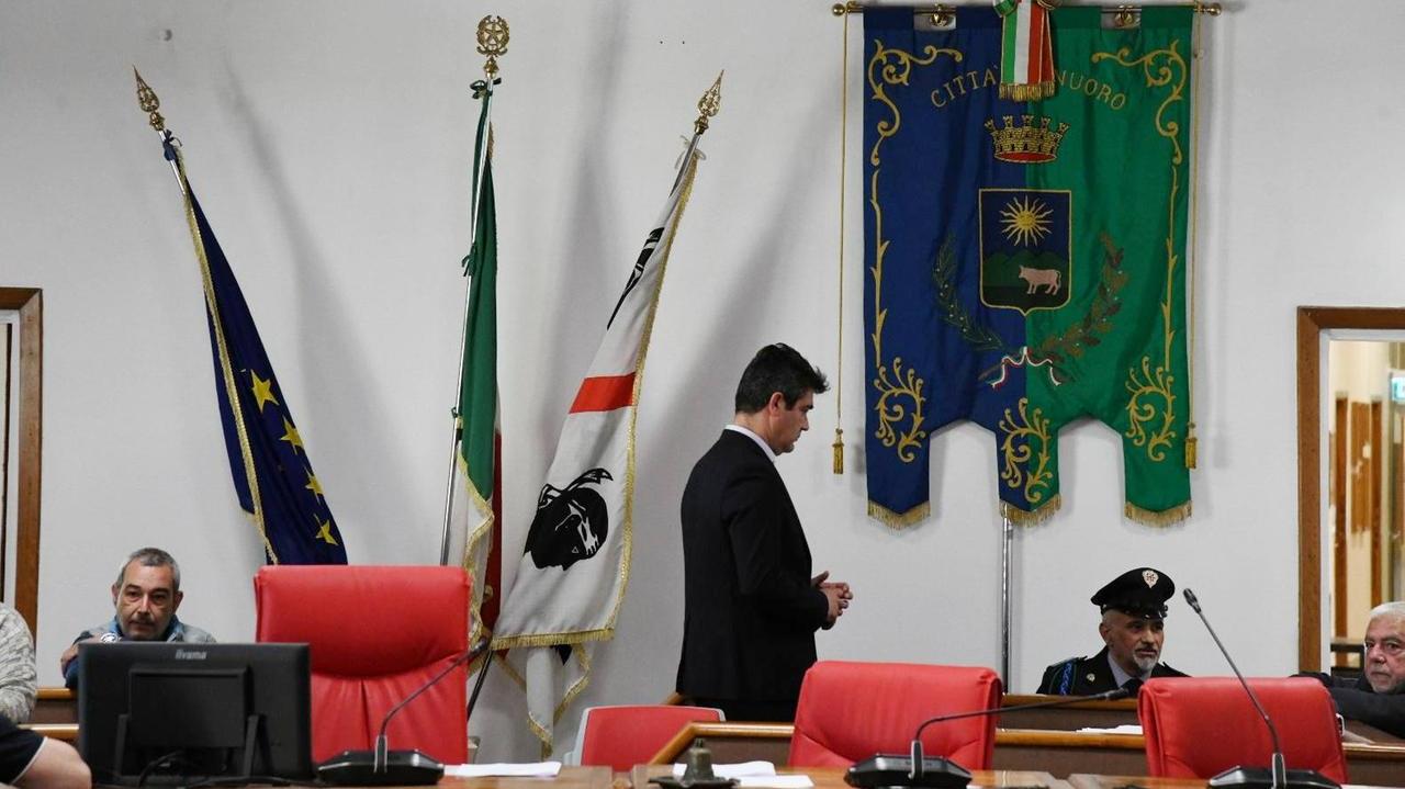 Il sindaco Andrea Soddu nel consiglio comunale della notte (foto di Massimo Locci)