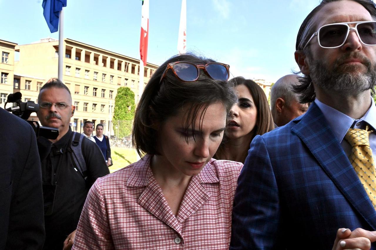 
	L'arrivo di Amanda Knox in tribunale a Firenze

