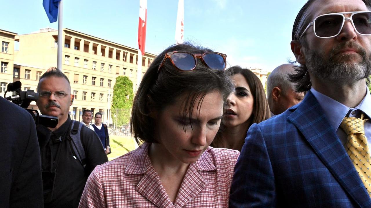 L'arrivo di Amanda Knox in tribunale a Firenze